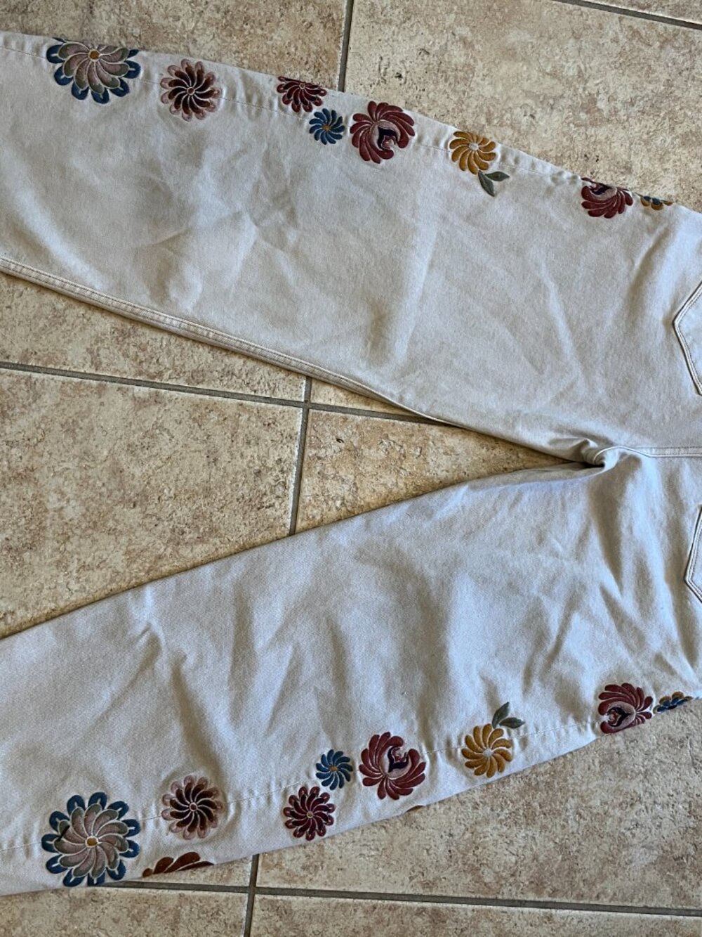 Driftwood Floral Embroidered Barrel Jeans - new with tag. Size 26 - Picture 7 of 9